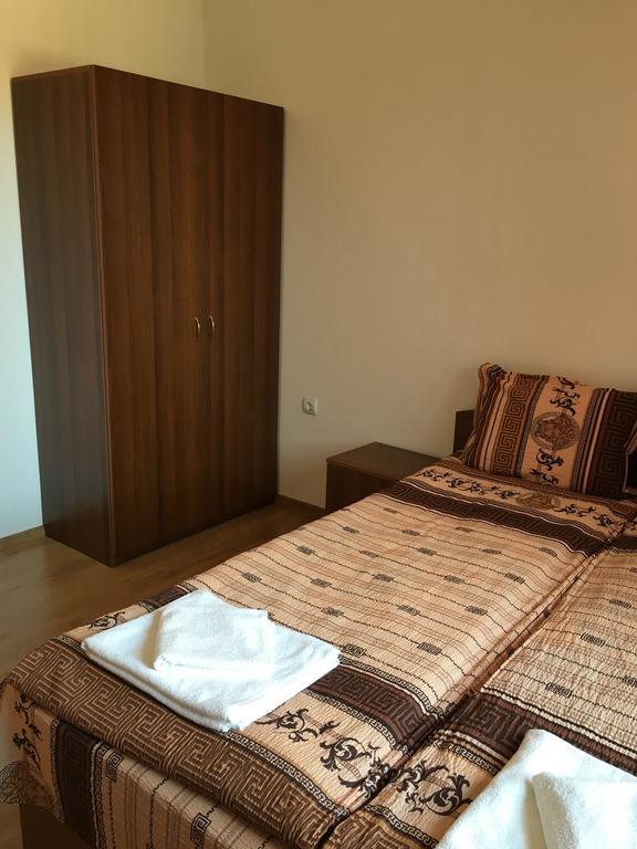 Complex Balkandzhii Apriltsi  Bilik gambar