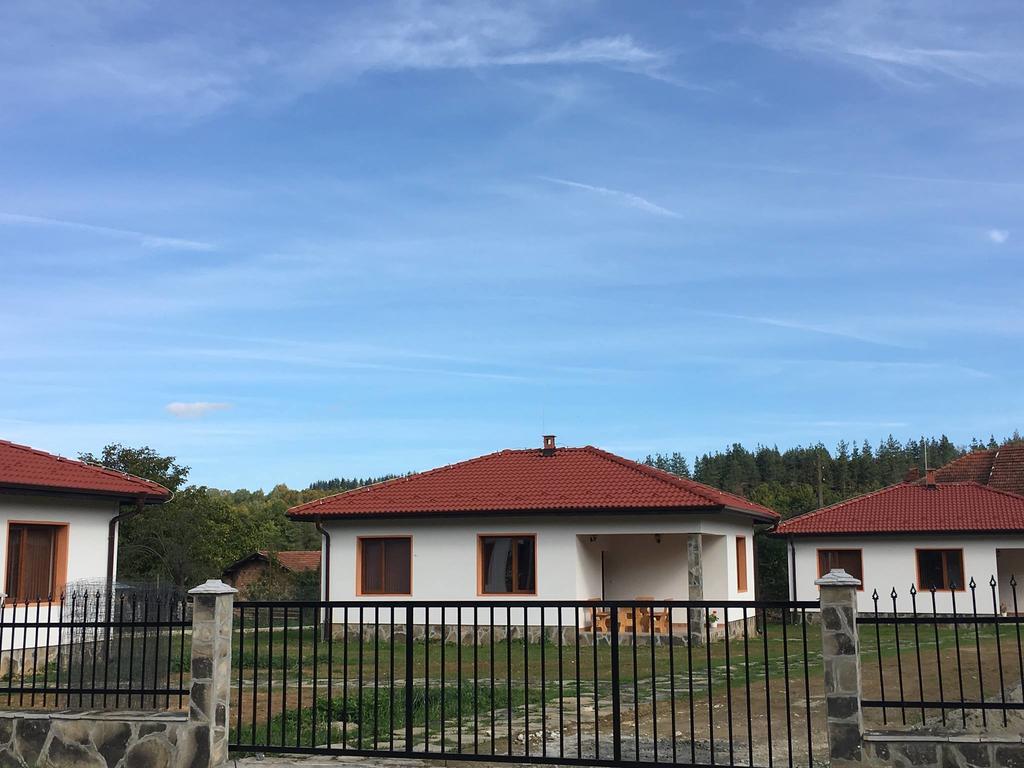 Complex Balkandzhii Apriltsi  Bilik gambar